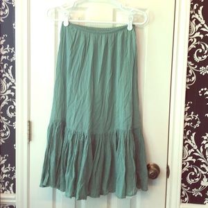 Very cute midi skirt!